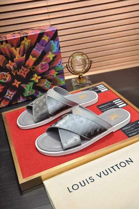 Picture of Louis Vuitton Slippers _SKULVsz38-45mnf06191257